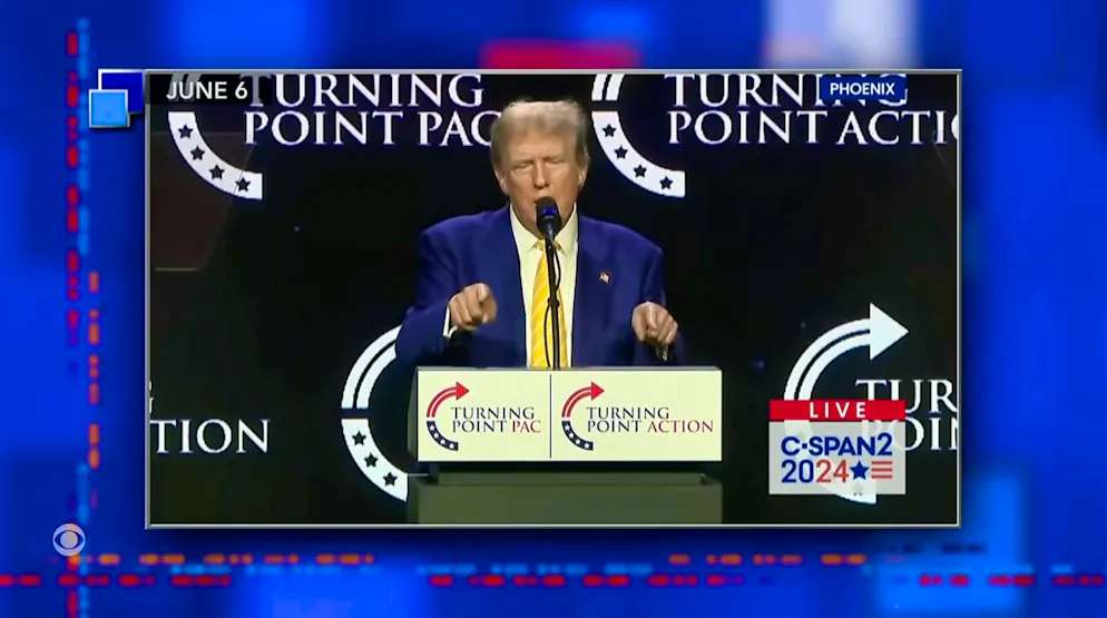 Trump indica i «bellissimi bambini» presenti in chiesa, davanti ai quali pronuncia la parola s*******a, ma non la dice per riguardo. Più o meno.