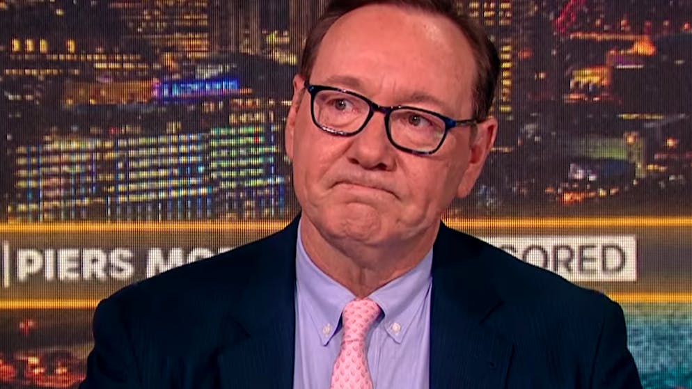 Kevin Spacey weint vor laufender Kamera. «Ich verliere mein Haus und habe Millionen-Schulden»