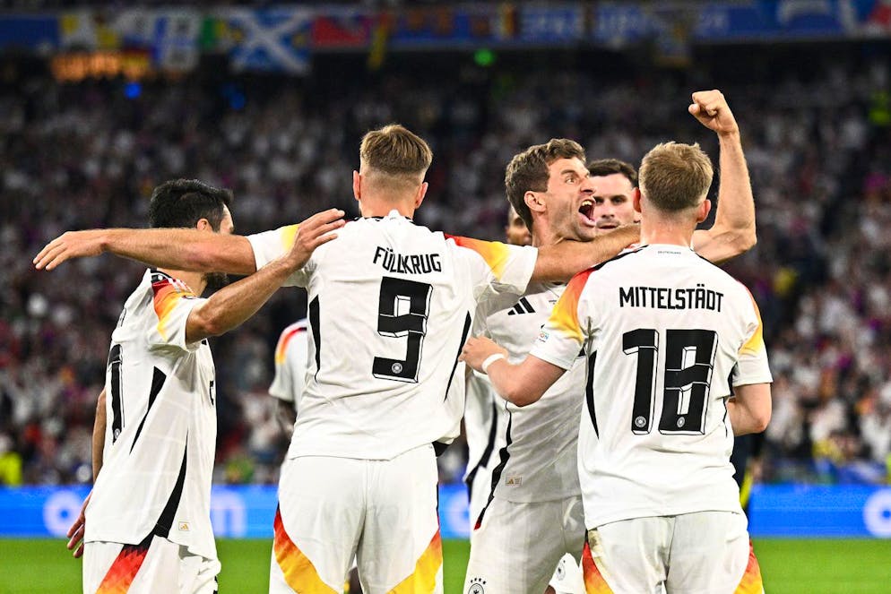 La Mannschaft non ha sbagliato l'esordio in casa travolgendo la Scozia.