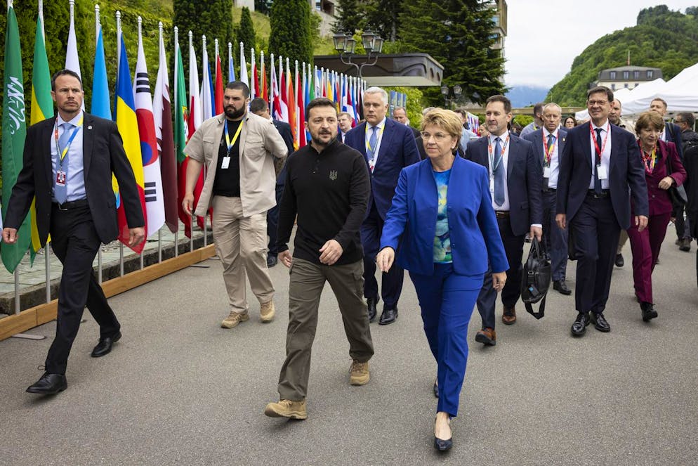 Bürgenstock. Il presidente ucraino Volodymyr Zelensky e la presidente della Confederazione Viola Amherd arrivano insieme al Bürgenstock.