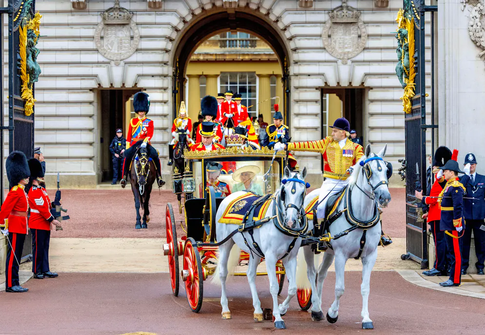 La principessa Kate riappare in pubblico alla «Trooping the Colour». La carrozza reale in tutto il suo splendore.