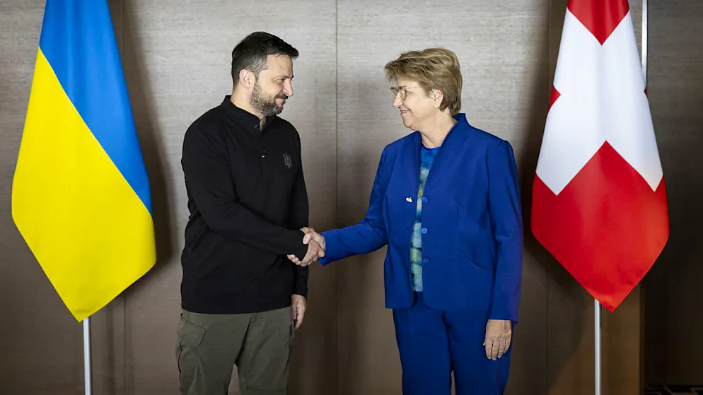 Ukraines Präsident Wolodymyr Selenskyj mit Amherd an der Bürgenstock-Konferenz. 