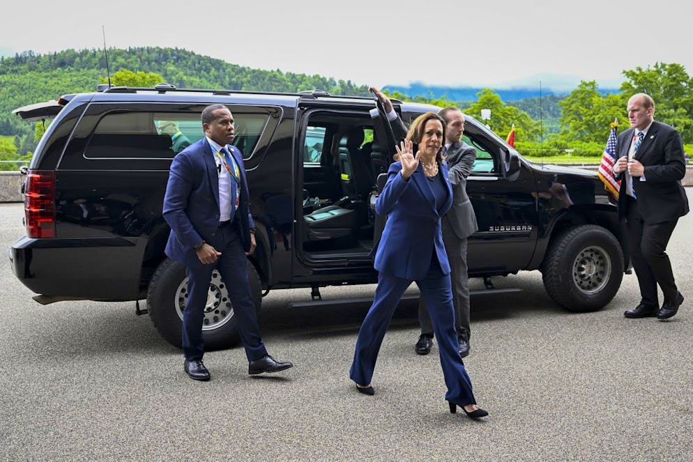 Bürgenstock. La vicepresidente degli Stati Uniti Kamala Harris arriva al vertice sulla pace in Ucraina.