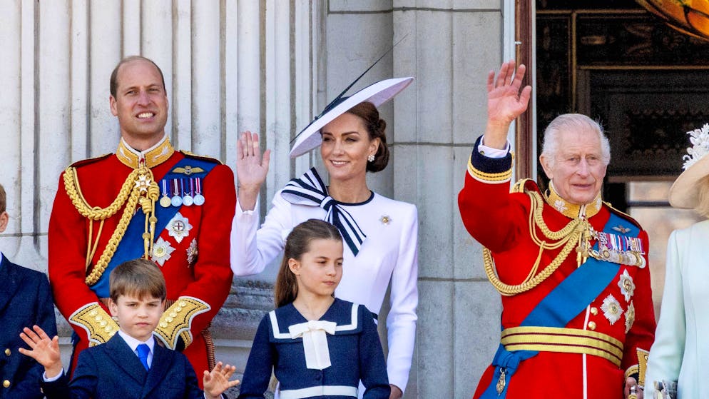 Per la prima volta da mesi. La principessa Kate riappare in pubblico alla «Trooping the Colour», re Carlo apre la parata