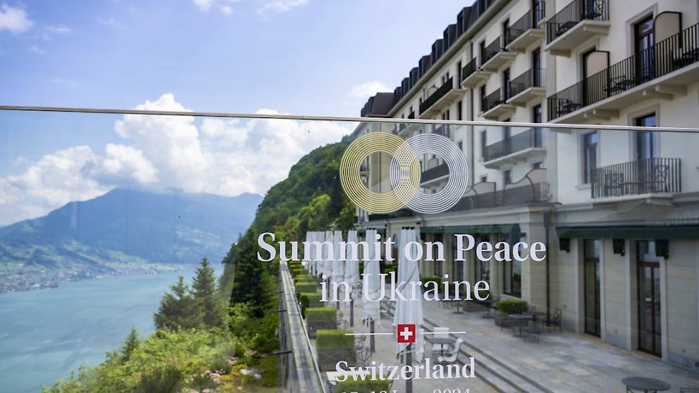 I fatti più importanti per la Svizzera e il Ticino nel 2024. Il 15 e 16 giugno 2024, la Svizzera ha organizzato sul Bürgenstock (Canton Nidvaldo) una conferenza di alto livello sulla pace in Ucraina. Lo scopo dell’incontro a livello di capi di Stato e di Governo era quello di di sviluppare una visione comune verso una pace giusta e duratura in Ucraina. Ciò dovrebbe costituire la base per un processo di pace.