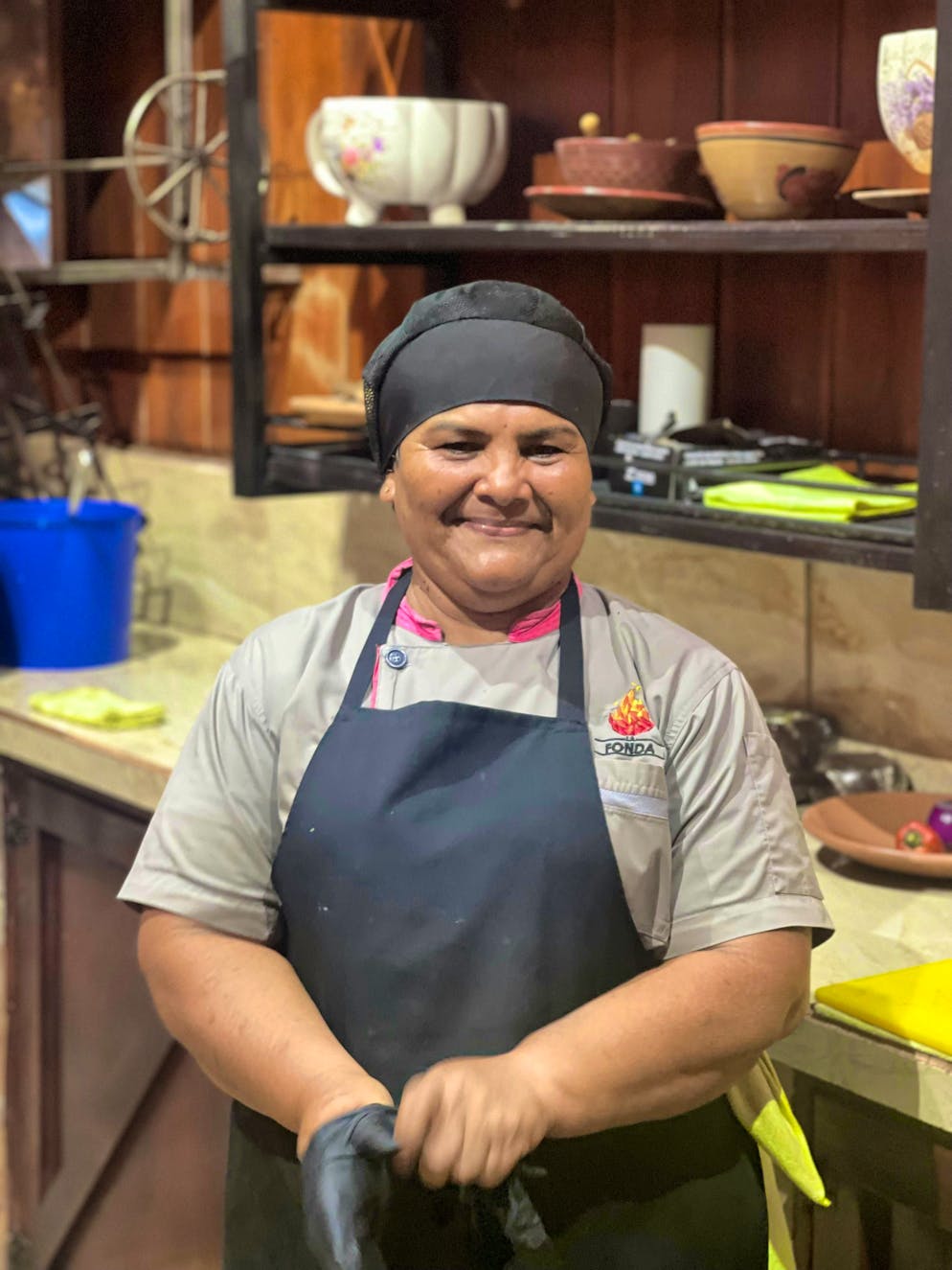 Costa Rica: paradiso della frutta esotica. A La Fonda 506, la chef Janet mostra agli ospiti come preparare le proprie tortillas durante un corso di cucina.