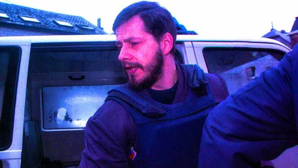 Marc Dutroux mentre si reca in tribunale (foto d'archivio).