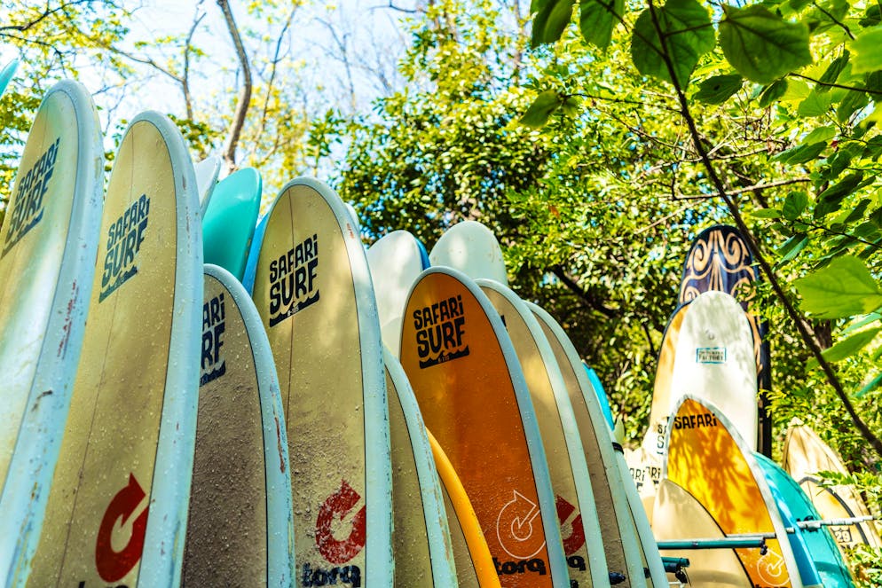 Costa Rica: le spiagge solitarie. Un fornitore di corsi per principianti è Safari Surf.