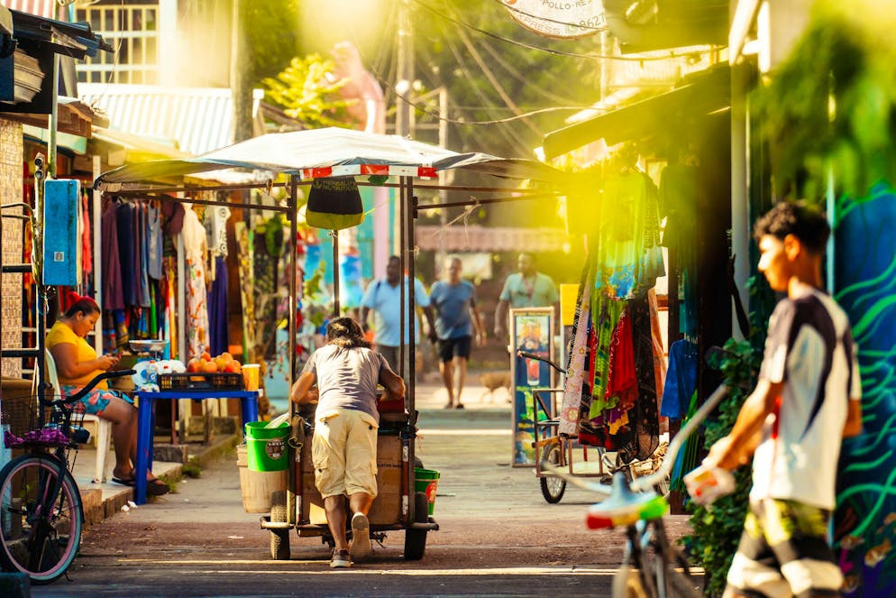 Costa Rica: il Parco nazionale del Tortuguero. Vale la pena di visitare la città di Tortuguero. Qui vi attendono numerosi ristoranti accoglienti e negozi di souvenir.