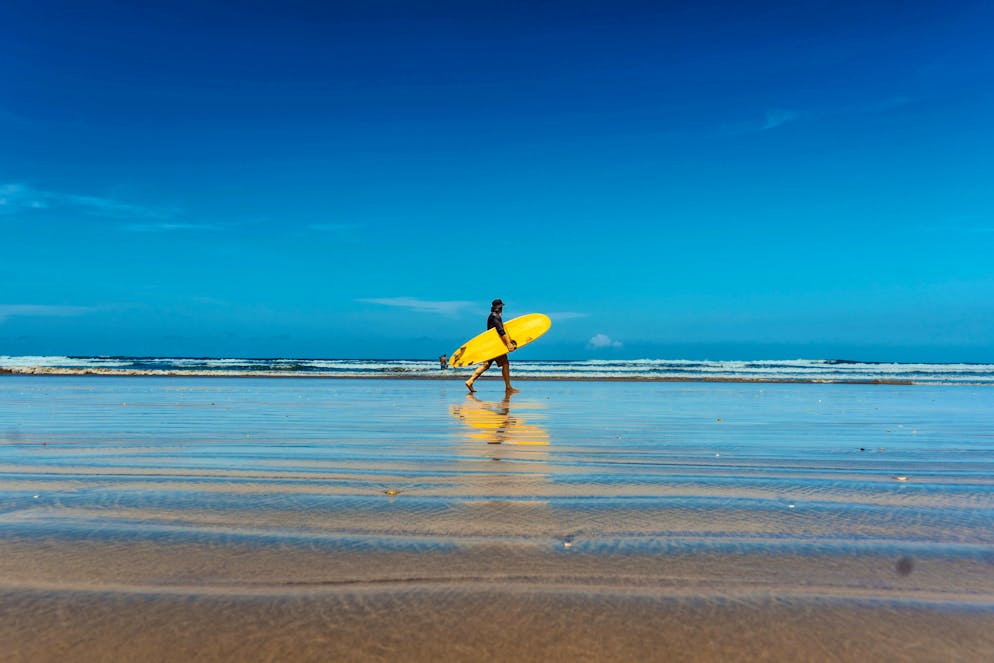 Costa Rica: le spiagge solitarie. La costa pacifica della Costa Rica è uno dei luoghi preferiti dai surfisti.