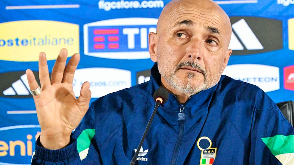 L'allenatore dell'Italia Luciano Spalletti vieta ai suoi giocatori di giocare alla Playstation.