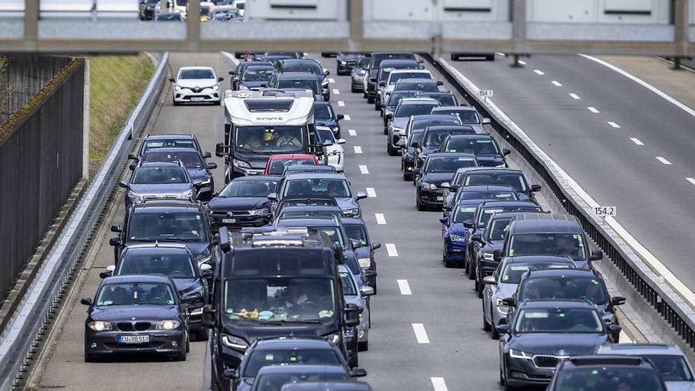 Fast 50'000 Stunden. Schweizer stehen so lange im Stau wie noch nie