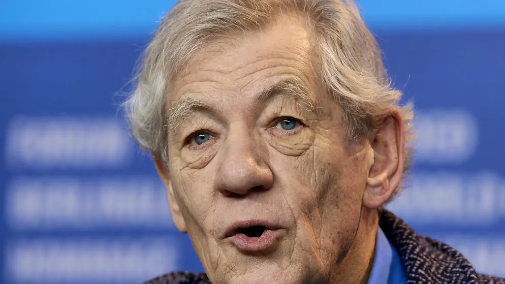 Brutta caduta per Ian McKellen.