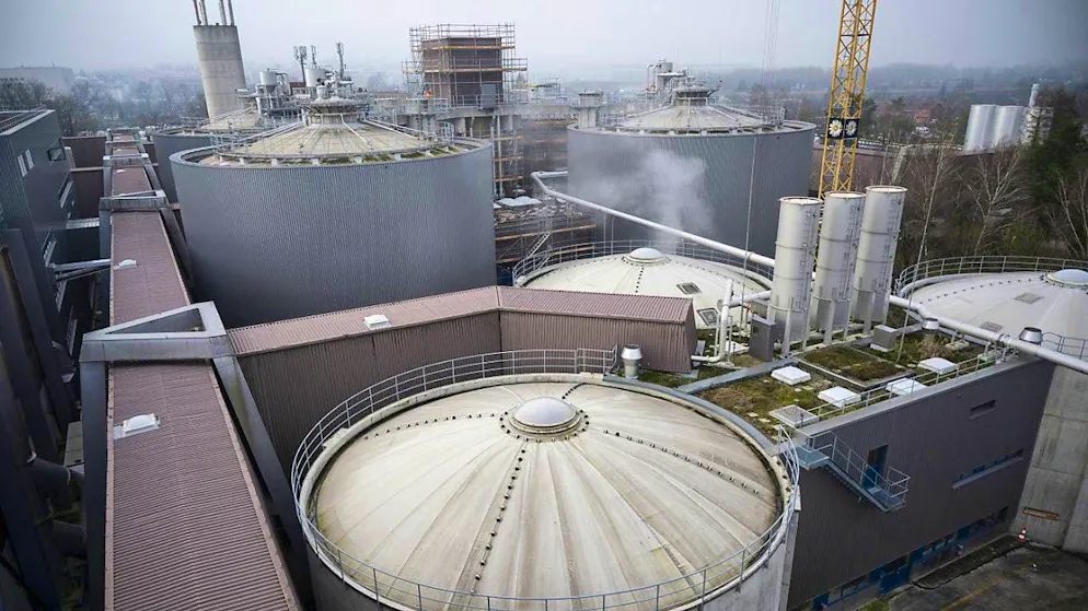 The CO2 produced when sewage sludge is incinerated at Werdhölzli is to be captured, liquefied and stored. Some of it will be used in recycled concrete and some in the North Sea in Denmark. This CO2 export also raised some critical voices in parliament. (archive picture)