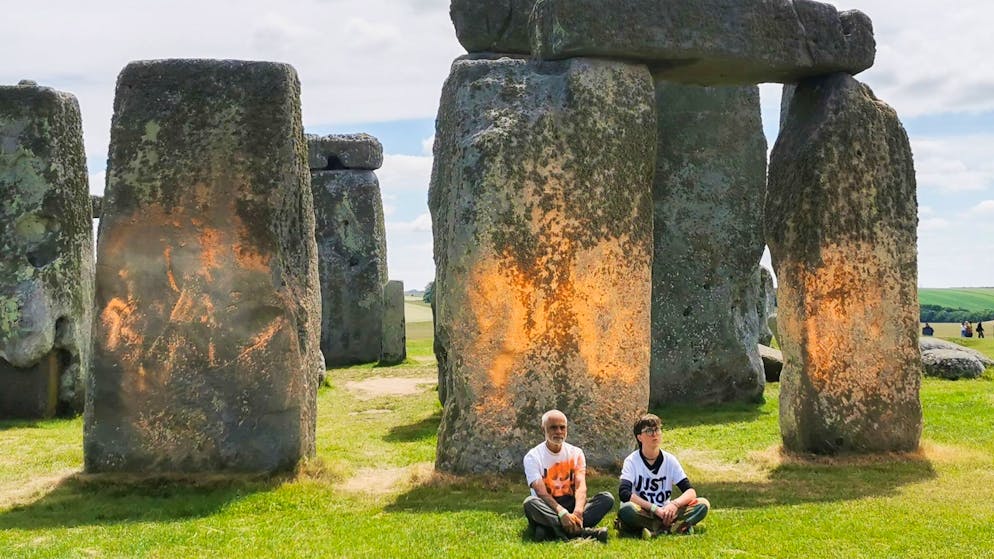 Protest in Grossbritannien. Klima-Aktivisten besprühen Stonehenge mit Farbe
