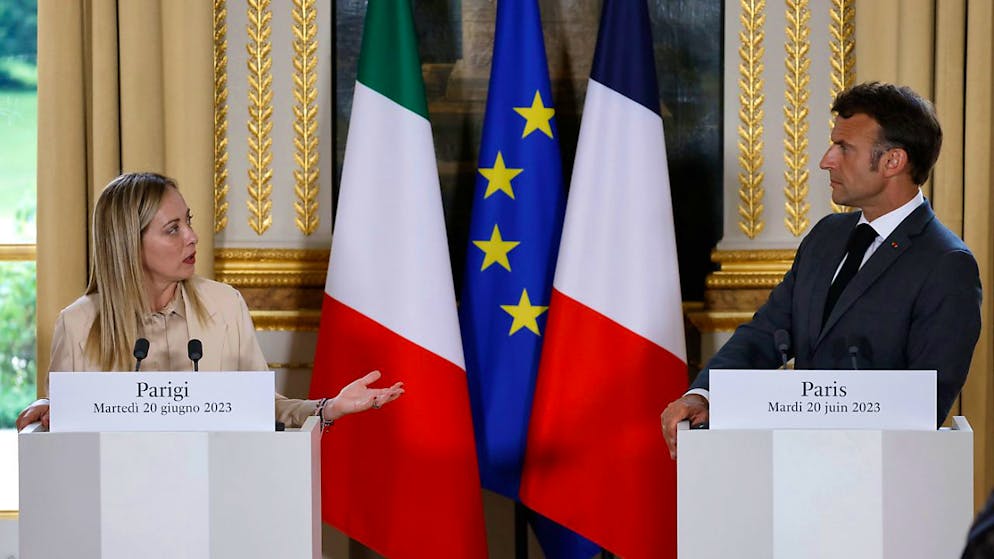 L'Italia di Giorgia Meloni e la Francia di Emmanuel Macron hanno debiti eccessivi