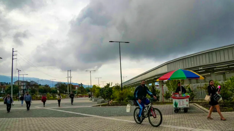 People walk in front of a subway station after the entire country was affected by a power outage. Millions of Ecuadorians have been cut off from their power supply in a nationwide blackout. Photo: Dolores Ochoa/AP/dpa