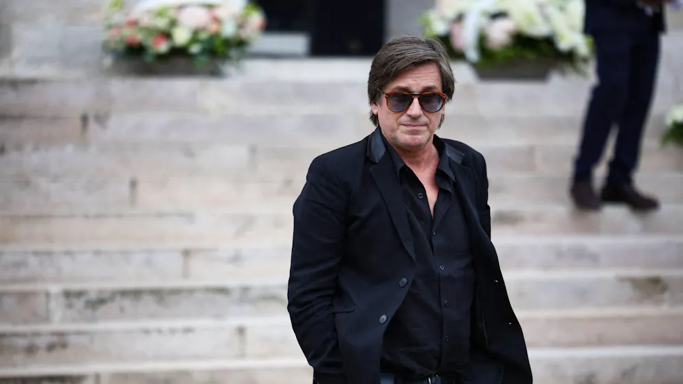 Obsèques de Françoise Hardy. Dave, Sarkozy, Delon : les célébrités lui rendent un dernier hommage
