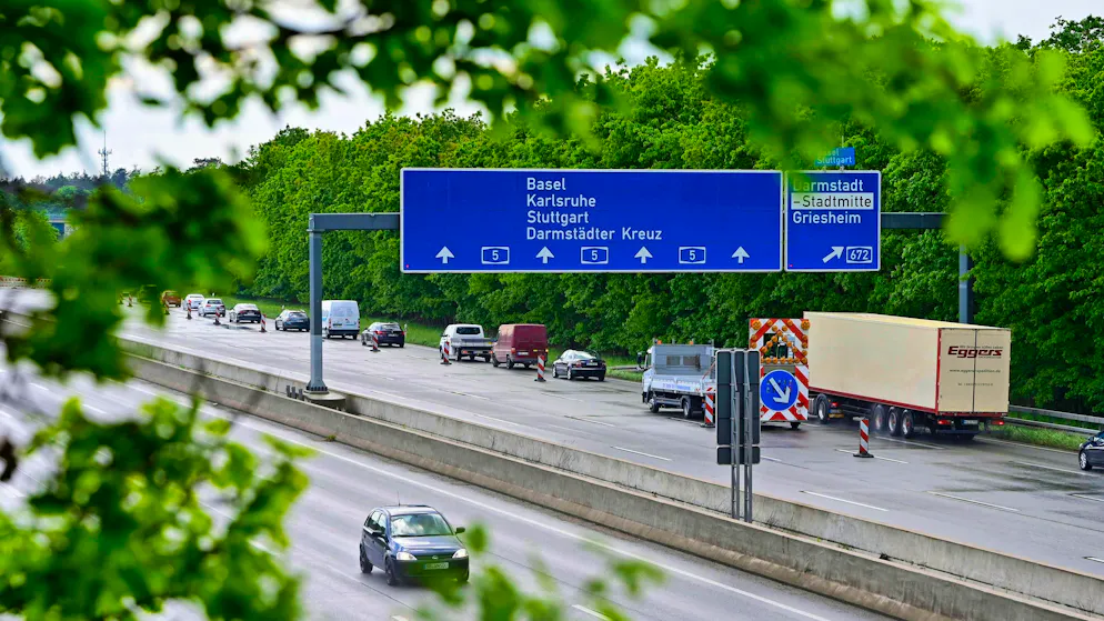 According to a study, stretches of the A5 will soon have ten lanes.
