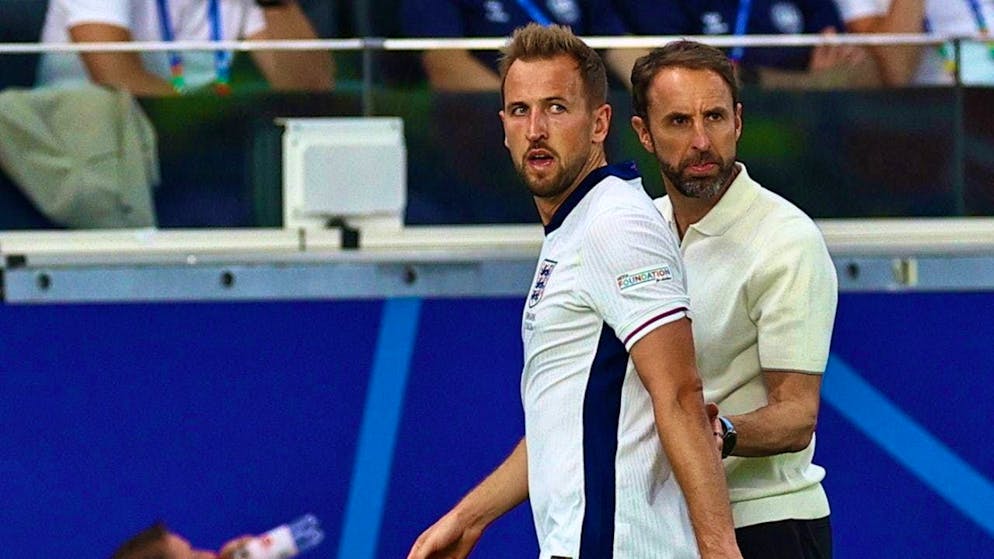 Dissatisfied England coach Gareth Southgate took captain and goalscorer Harry Kane off the pitch 20 minutes before the end of the 1-1 draw against Denmark