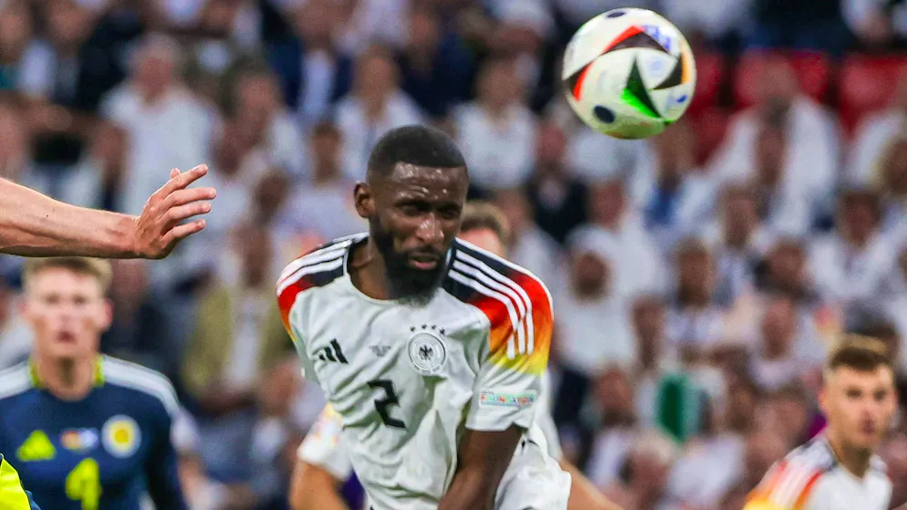 This is what happens: Antonio Rüdiger heads the ball into his own goal.
