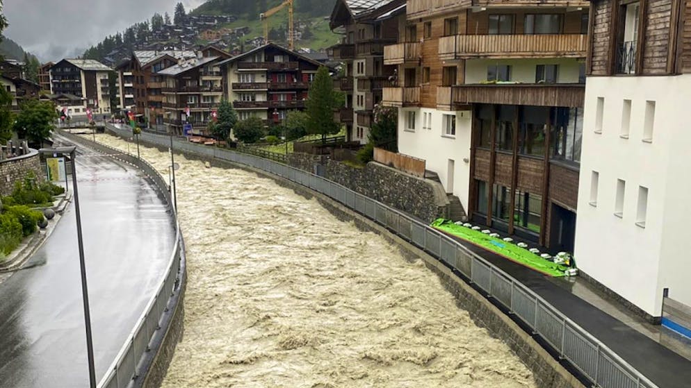 La situazione è particolarmente critica a Zermatt dove la portata della Vispa è cresciuta molto.