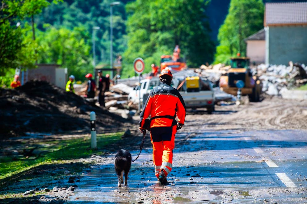Grigioni: un violento nubifragio si abbatte sulla Mesolcina. Una donna è stata ritrovata sana e salva nelle macerie a Sorte: è stata soccorsa e trasferita all'Ospedale Civico di Lugano.