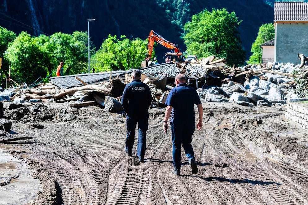 Grigioni: un violento nubifragio si abbatte sulla Mesolcina. Tutte le frazioni di Lostallo sono state colpite dal nubifragio. L’obiettivo delle autorità è di ripristinare la corrente elettrica dove ancora manca.