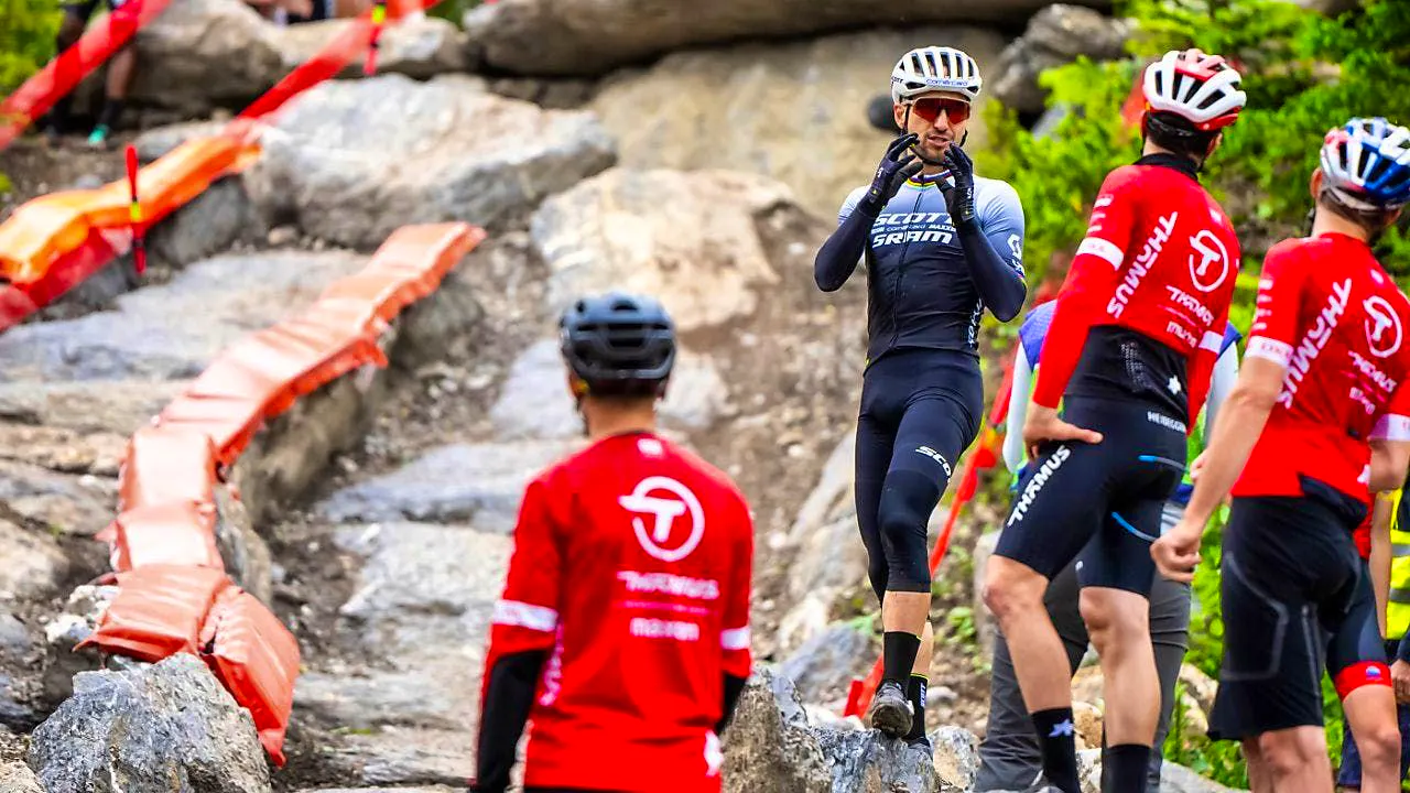 Athletes with safety concerns. Is the new World Cup course in Valais too dangerous?