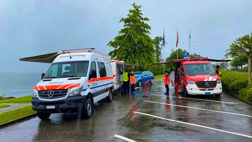 The search for the missing sailor in Lake Zug continued in the early evening.