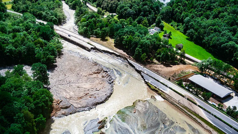 Un tratto dell'A13 è crollato nel fiume sottostante. Tuttavia secondo l'USTRA i danni non dovrebbero essere troppo importanti.