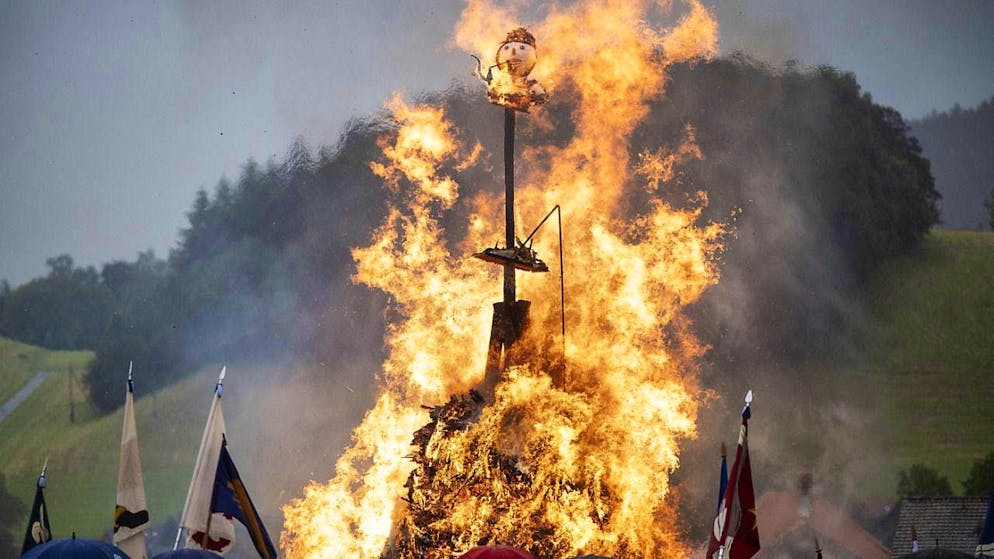 The head of the Böögg fell to the ground and only exploded there.