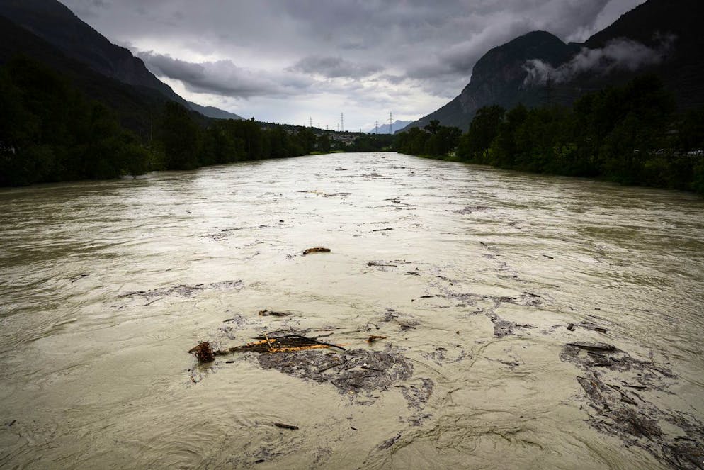 Le fleuve le Rhône photographié en crue ce vendredi 21 juin 2024 a Collonges en Valais. 