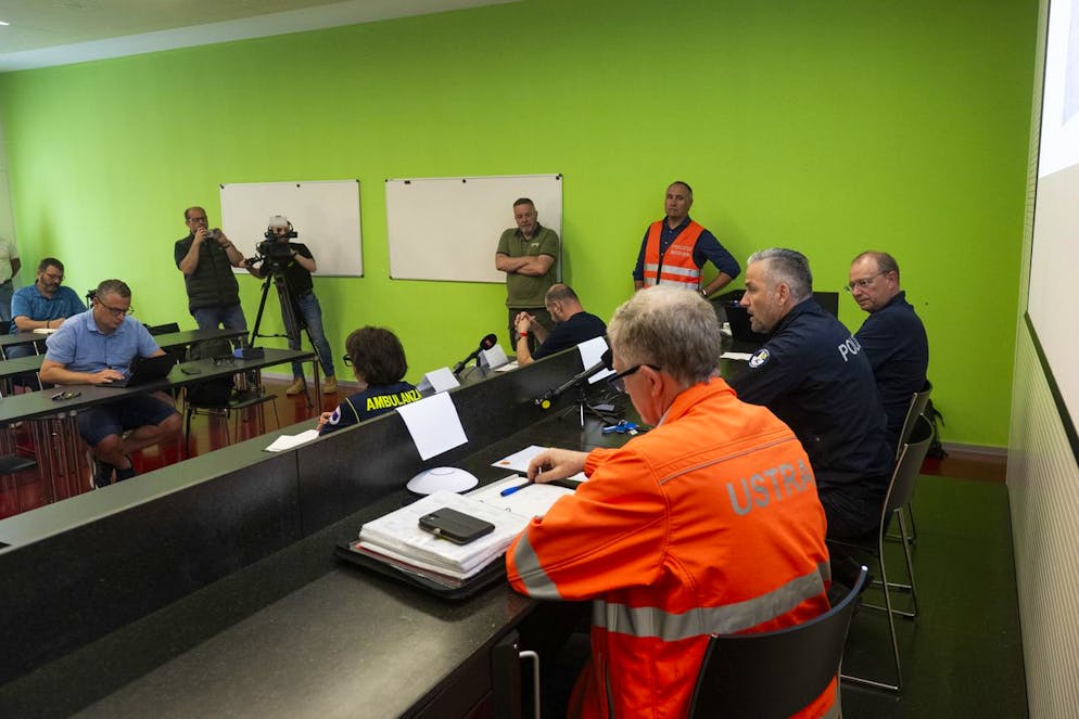 Grigioni: un violento nubifragio si abbatte sulla Mesolcina. Sabato mattina a Roveredo, le autorità regionali hanno tenuto una conferenza stampa per fare il punto della situazione in seguito ai danni e i problemi causati dal violento nubifragio.