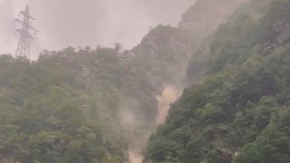 blue News-Leserin in Cabbiolo GR eingeschlossen. «Die Druckwellen des Wassers liessen das ganze Haus zittern»