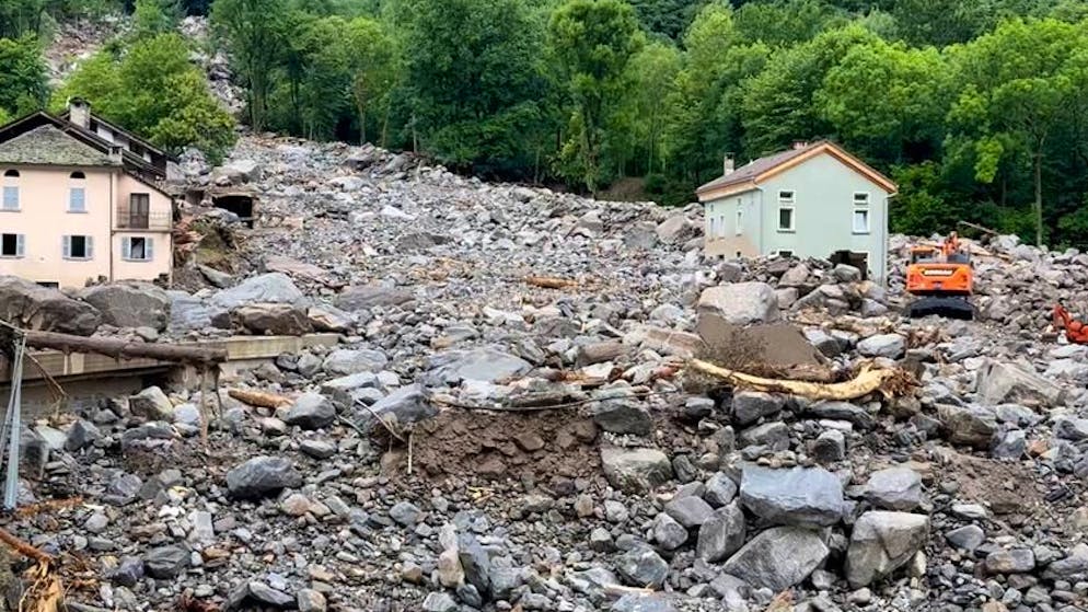 Alluvione in Mesolcina. A Sorte proseguono le ricerche dei due dispersi, in 15 non possono tornare a casa
