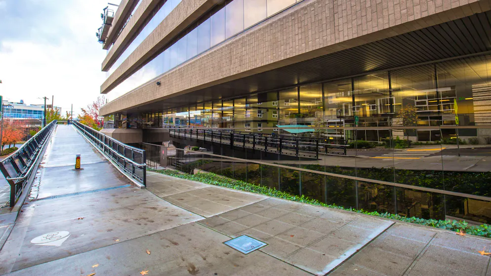 A US sportswoman falls on a public sidewalk in Seattle - and receives more than 13 million dollars in compensation.
