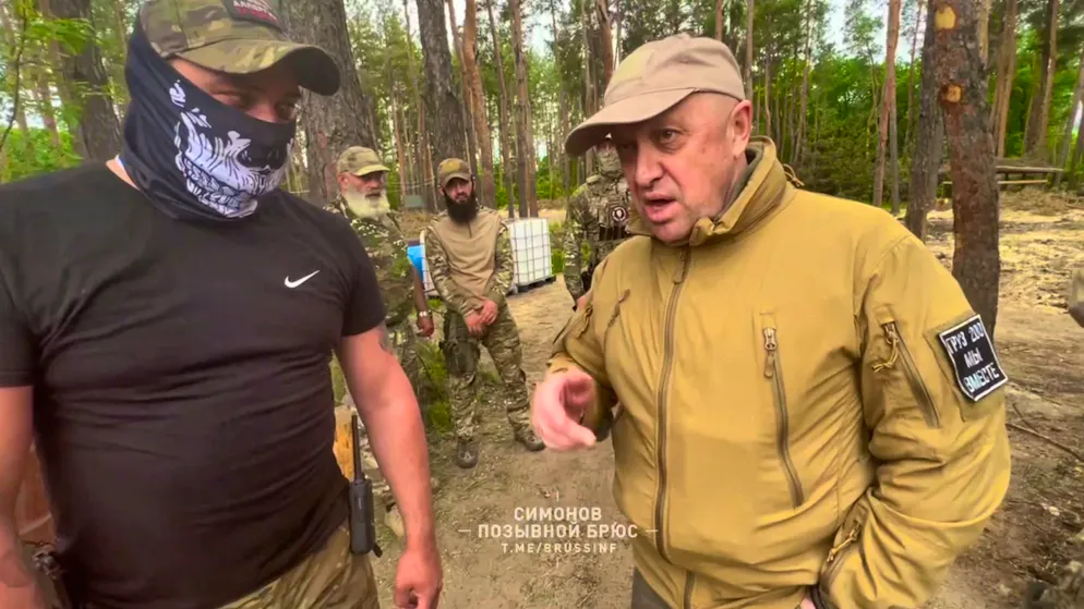 Yevgeny Prigozhin (right) at an undisclosed location talking to one of his soldiers.