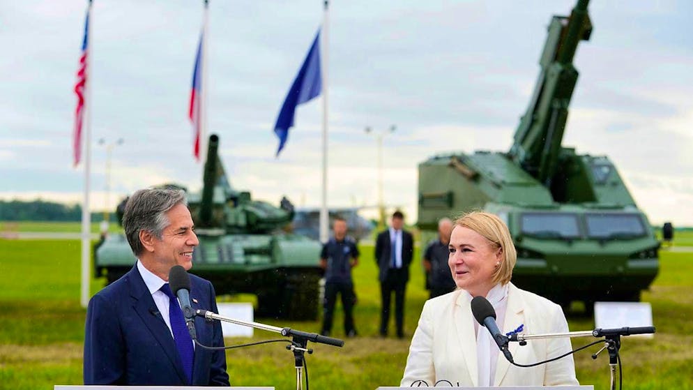 dpatopbilder - Czech Defense Minister Jana Cernochova (r) at an event with US Secretary of State Antony Blinken. Photo: Petr David Josek/AP POOL/dpa