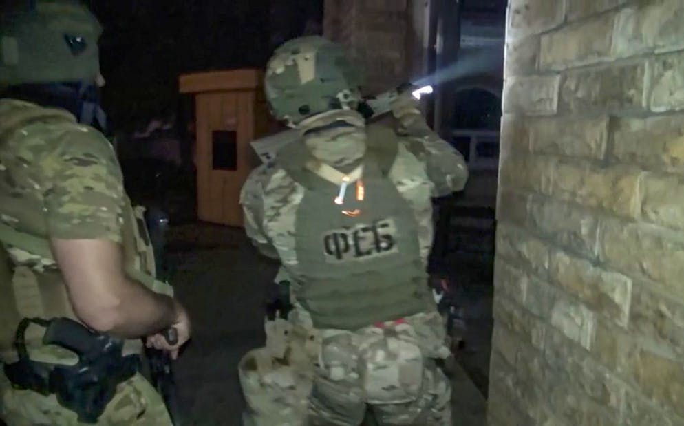 Russische Anti-Terror-Einheit am frühen Morgen des 24. Juni in Derbent bei der Arbeit.
