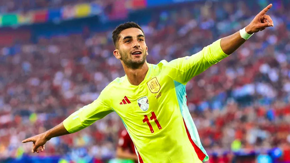 Albania eliminated. Spain storm into the knockout phase with maximum points