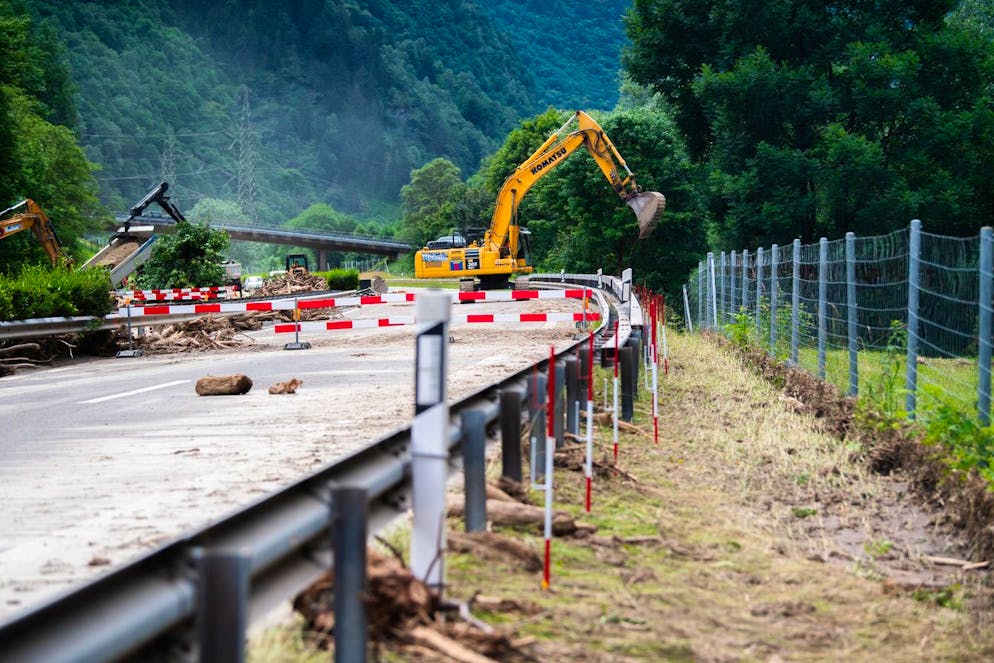Die Reparaturarbeiten an der A13 wurden bereits am Montag aufgenommen.