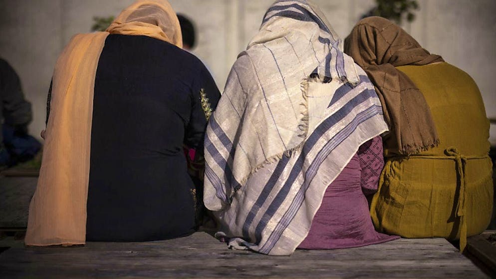 Should asylum seekers receive a payment card instead of cash so that they cannot send the money abroad? The Zurich Cantonal Council discussed this question intensively on Monday. (symbolic image)