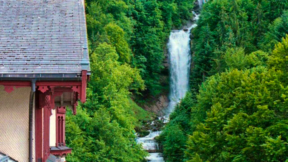 The man who had been missing in the Giessbach Falls since Sunday was recovered dead on Tuesday morning. (archive picture)