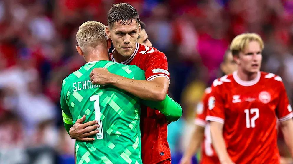 Denmark reach the round of 16 after their third draw.