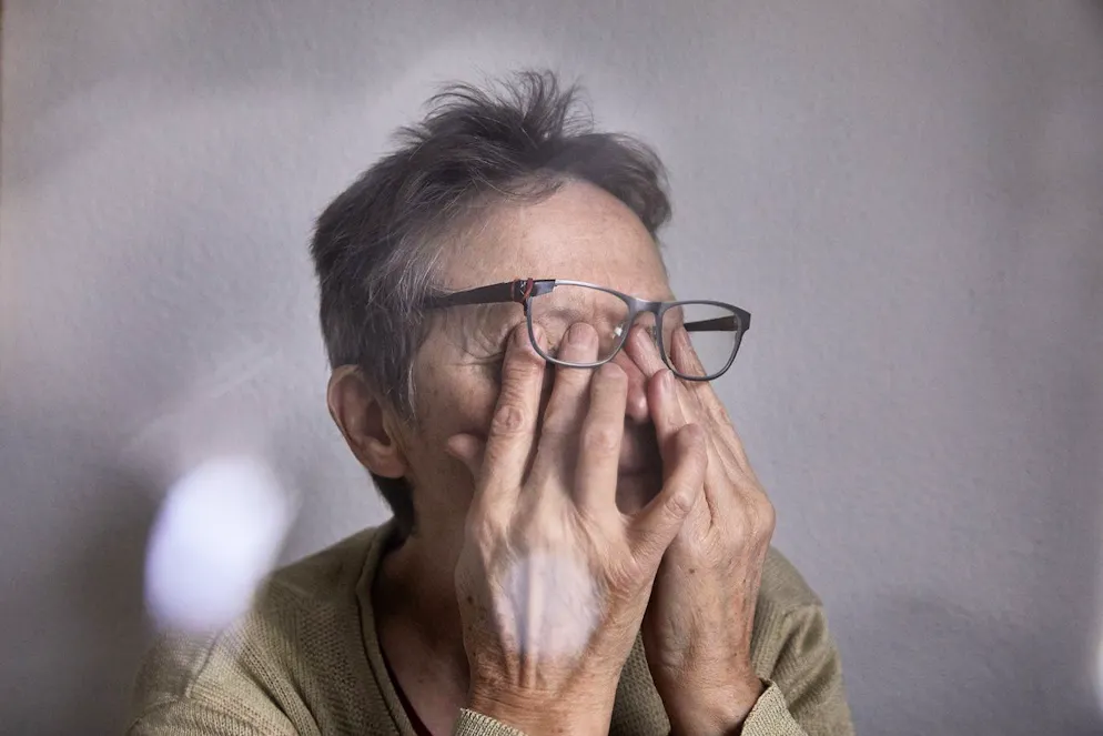 Eine Schweizer Seniorin verliert ihr zusätzliches Einkommen. (Symbolbild)