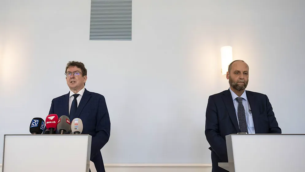 Il consigliere federale Albert Rösti e il il direttore dell'USTRA Jürg Röthlisberger alla conferenza stampa odierna