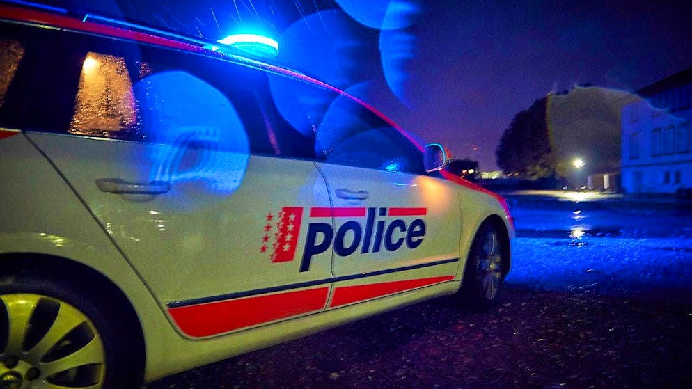 The police arrived on the scene. (symbolic image)