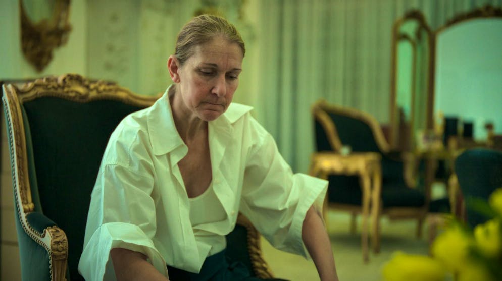 «I Am: Céline Dion»: immagini strazianti mostrano dieci minuti di crisi epilettiche. La sua malattia è molto difficile per lei, ma si rifiuta di lasciare che la definisca, come dice lei stessa.