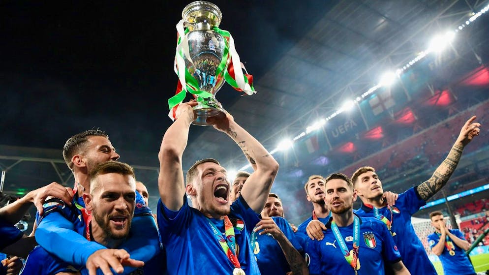 Andrea Belotti (ici avec la coupe) a été sacré à l’Euro en 2021 avec l’Italie.